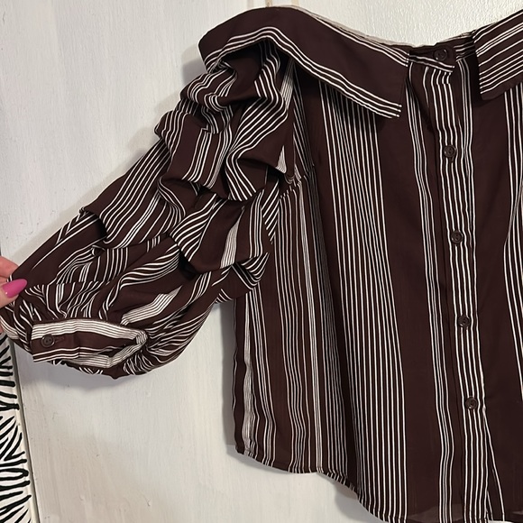 Off the shoulder maroon blouse - Picture 2 of 4